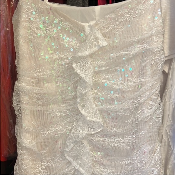 White Iridescent Floral Ruffled Sequin Couture Dress Sz M - Picture 6 of 7